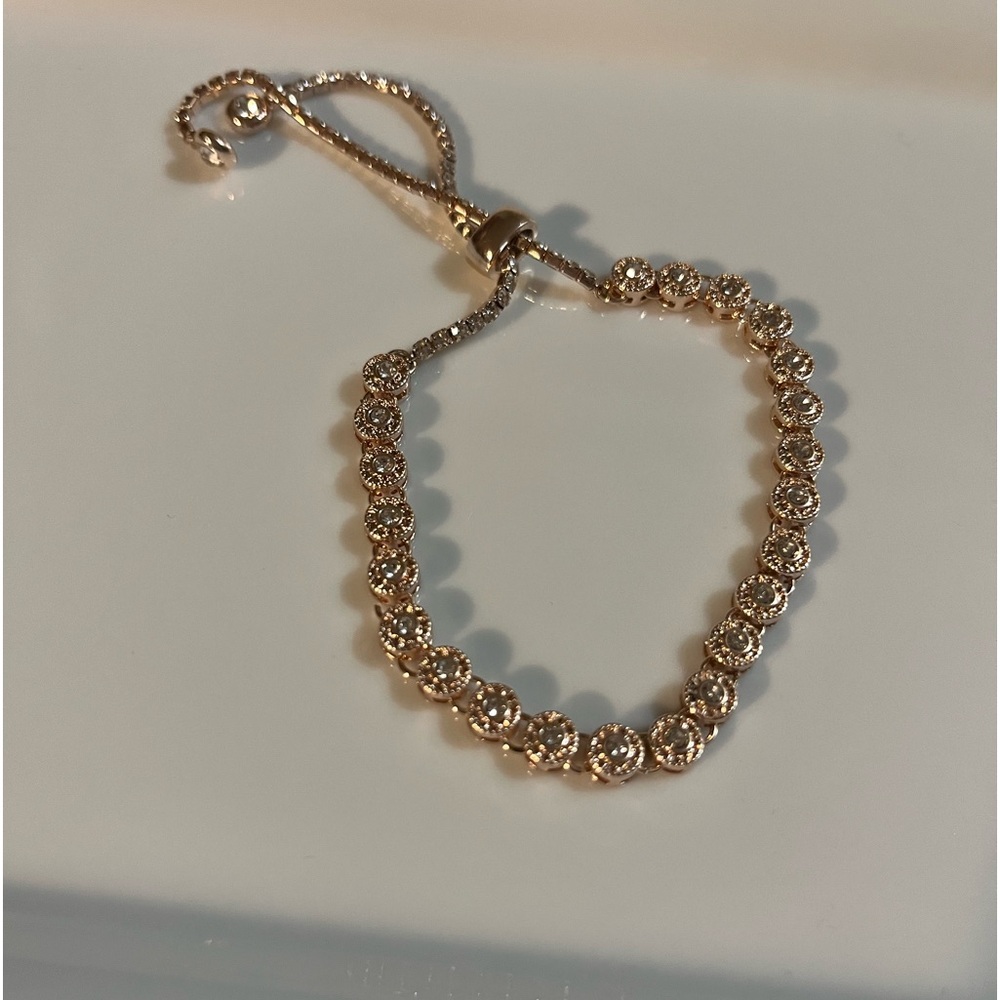 🛍️NWOT Beautiful Adjustable Rose Gold Tone Bracelet